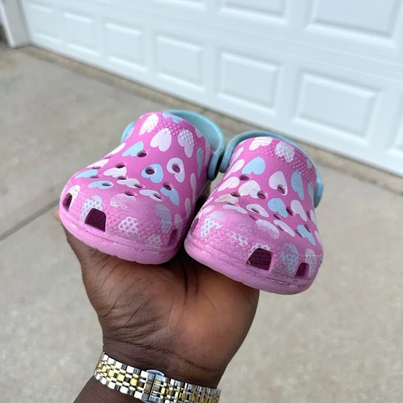 Crocs Toddler Girls Classic Easy Icon Heart Clogs from Finish Line - Picture 5 of 8